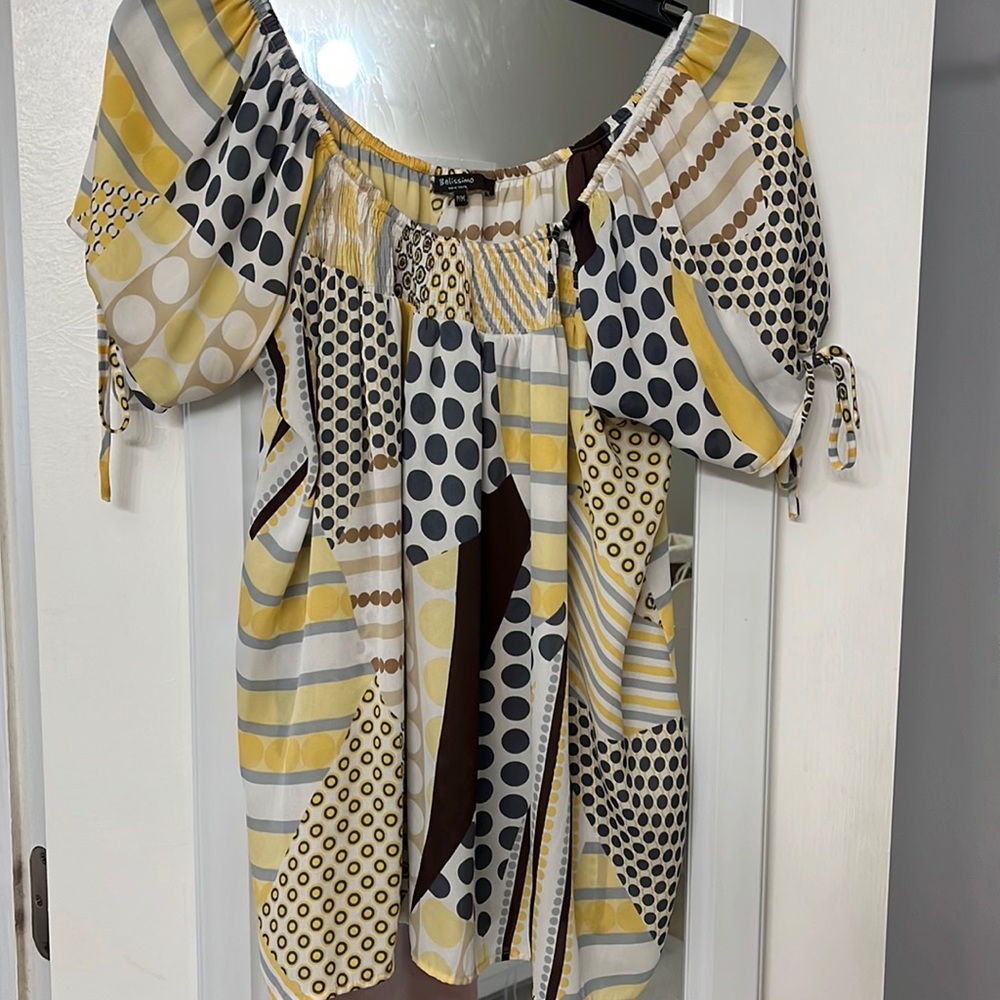 Bellísimo sheer medium petite top